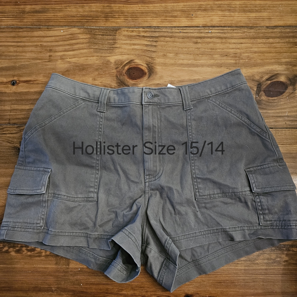 Hollister Green Cargo Shorts Lightweight Summer Essential